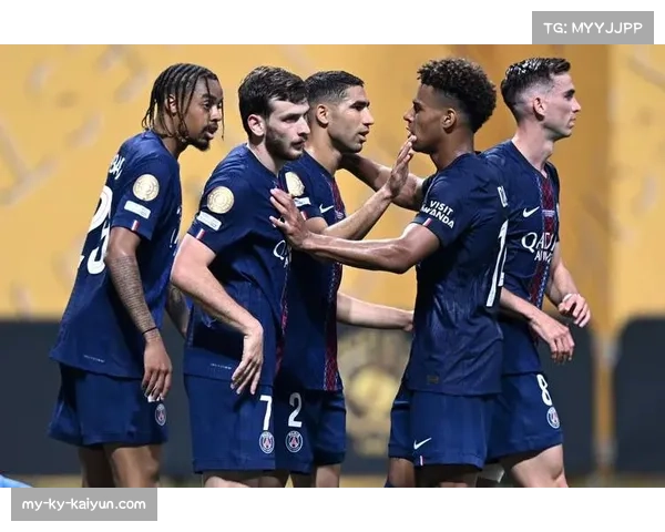 巴黎圣日耳曼主场欧冠奖杯展出,25赛季首轮亮相多区域